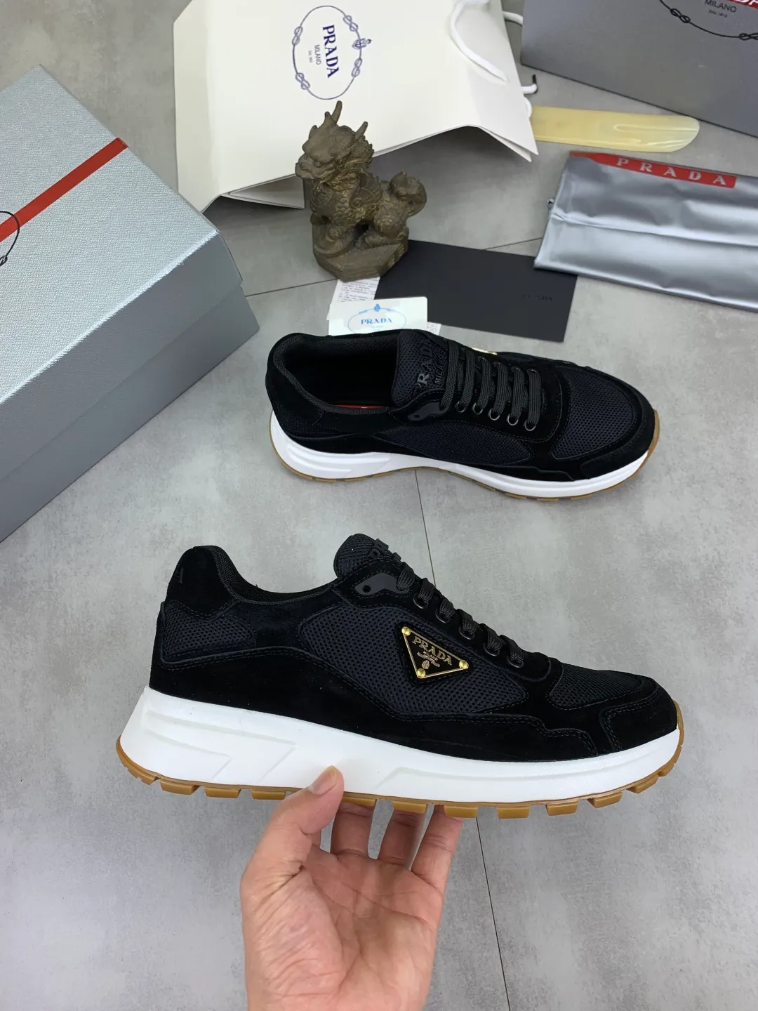 Men's shoes 💰P560💰[New style] popular models are on the official website, 🆘 Trendy brand (Prada) mainly promotes popular models, avant-garde and versatile fashion men's shoes private version mold opening, cowhide surface splicing 1:1.. Fashionable and simple, original imported cowhide lining cowhide feet; the atmosphere and personality are more fashionable, eye-catching and pursuing class. It will subvert the old idea and be a must-have for fashionistas with you! Must keep it for yourself! Tall and comfortable, large and low, high-end quality workmanship. Number of yards: 38-45 4️⃣optional.